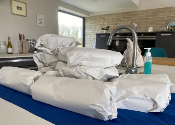 Our bespoke traditional packing service includes basic, fragile & full pack. Choose the option that suits your home removal.